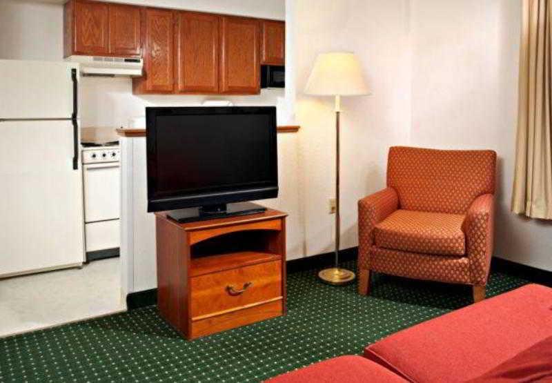 Sonesta Simply Suites Detroit Novi Room photo